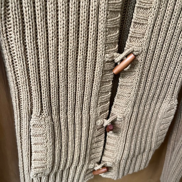 Abercrombie & Fitch tan sweater with toggle clasp M - Picture 4 of 8